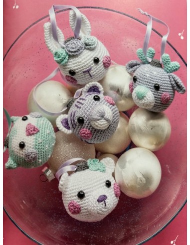 Een boek vol  vrolijke kerstballen om te haken of te breien|Lemster Wolhus heeft ze op voorraad