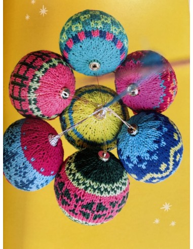 Een boek vol  vrolijke kerstballen om te haken of te breien|Lemster Wolhus heeft ze op voorraad