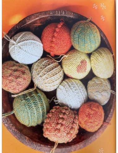 Een boek vol  vrolijke kerstballen om te haken of te breien|Lemster Wolhus heeft ze op voorraad