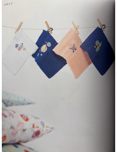 De kleine astronaut, moderne kruissteekboek nr. 154 in 7 talen.