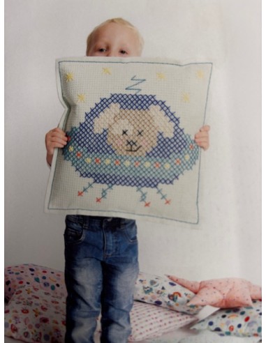 De kleine astronaut, moderne kruissteekboek nr. 154 in 7 talen.